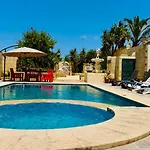Mystic Flowers & Private Pool Villa Għarb