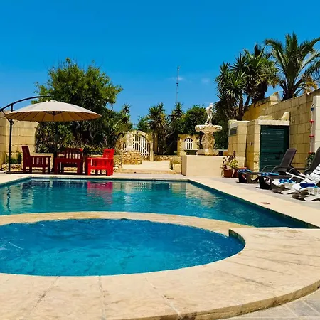 Mystic Flowers & Pool Villa Gharb (Gozo)