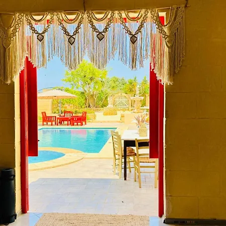 Mystic Flowers & Pool Villa Gharb (Gozo)