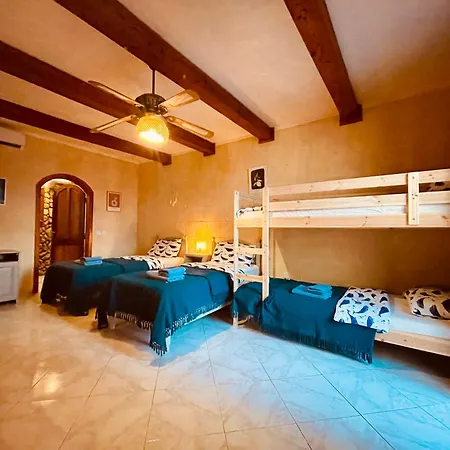 Villa Mystic Flowers & Pool Għarb