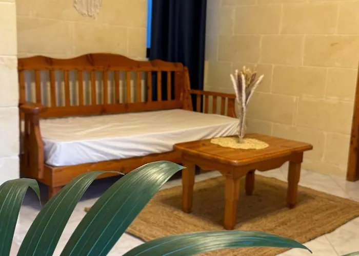 Mystic Flowers & Pool * Għarb