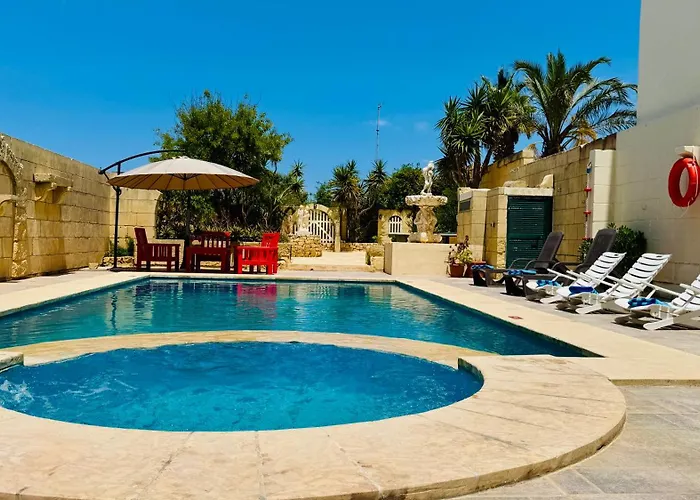 Mystic Flowers & Pool فيلة Għarb